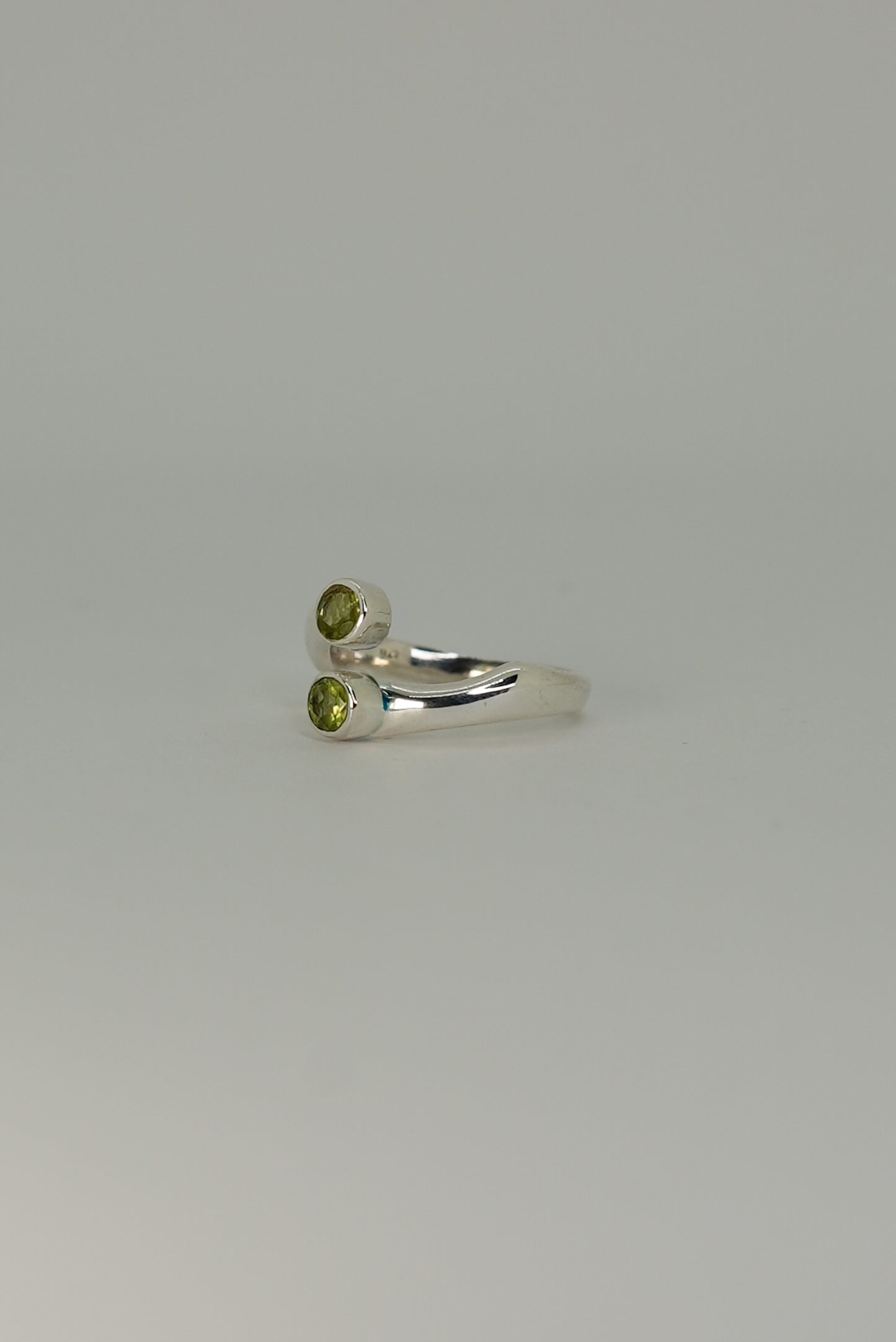Bague Double Péridot en Argent 925 – Harmonie & Vitalité