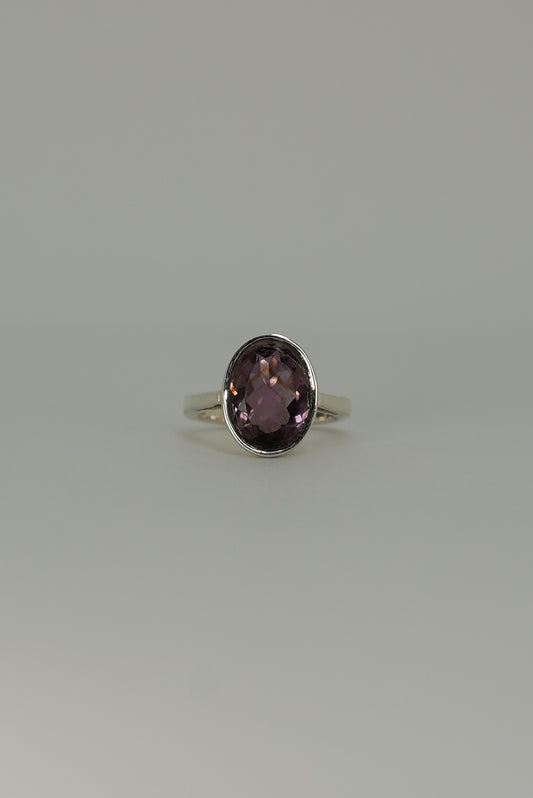 Bague Améthyste Ovale Facettée en Argent 925 – Élégance & Sérénité