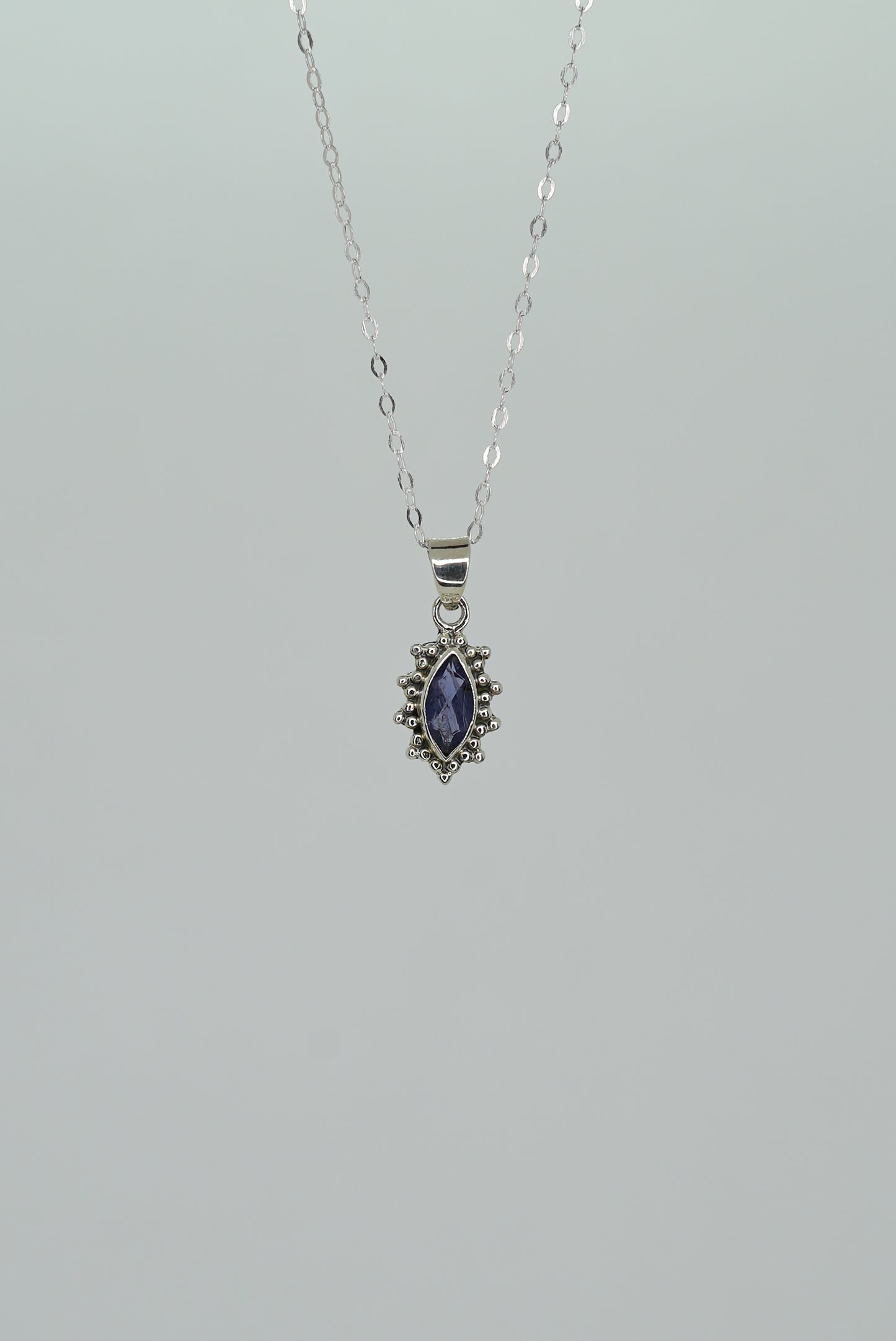 Collier Iolite en Argent 925 — Clarté & Intuition