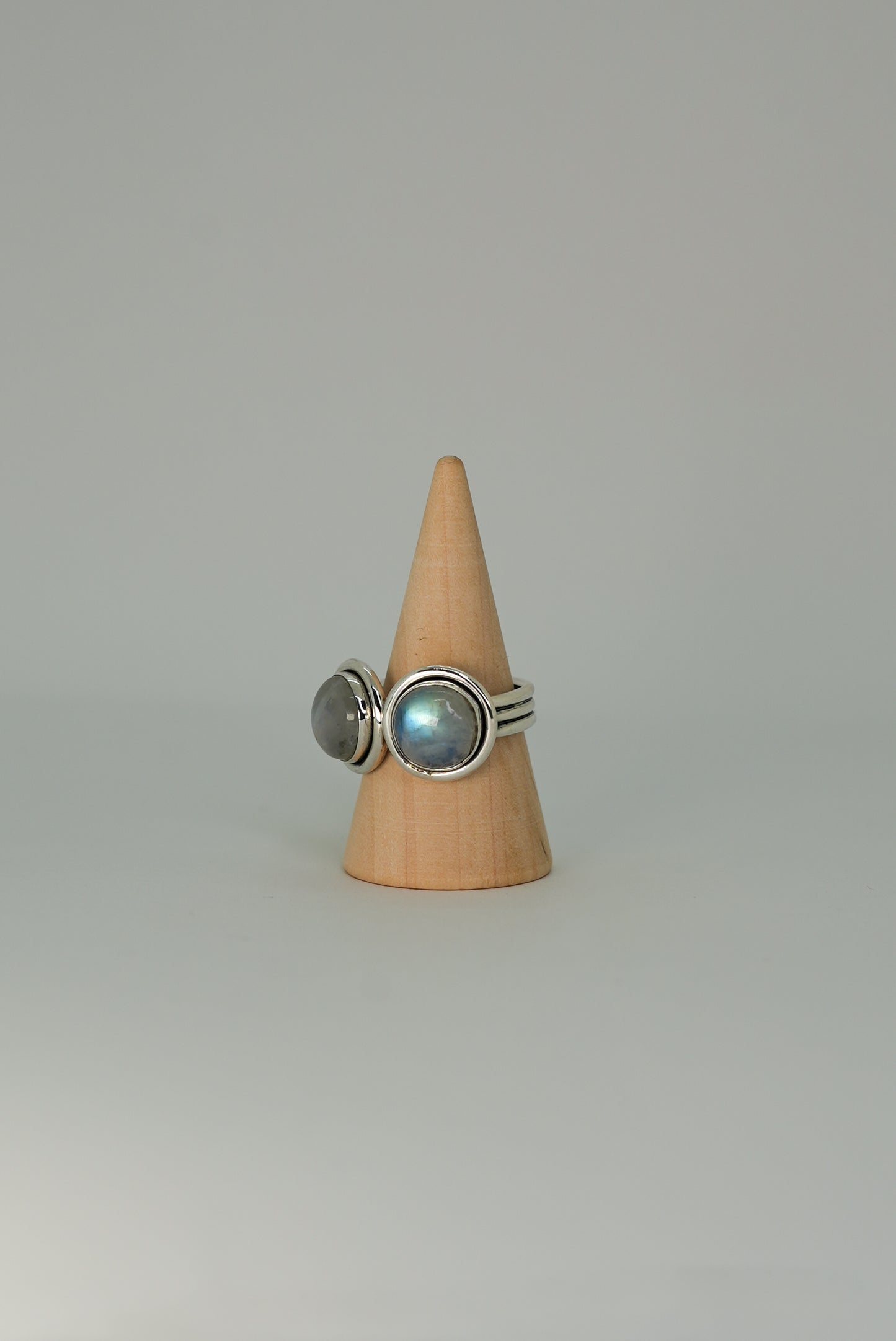 Bague Double Pierre Pierre de Lune en Argent 925 – Mystique & Élégance Urbaine