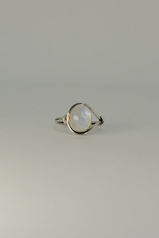 Bague Pierre de Lune Arc-en-Ciel en Argent 925 — Féminité & Intuition