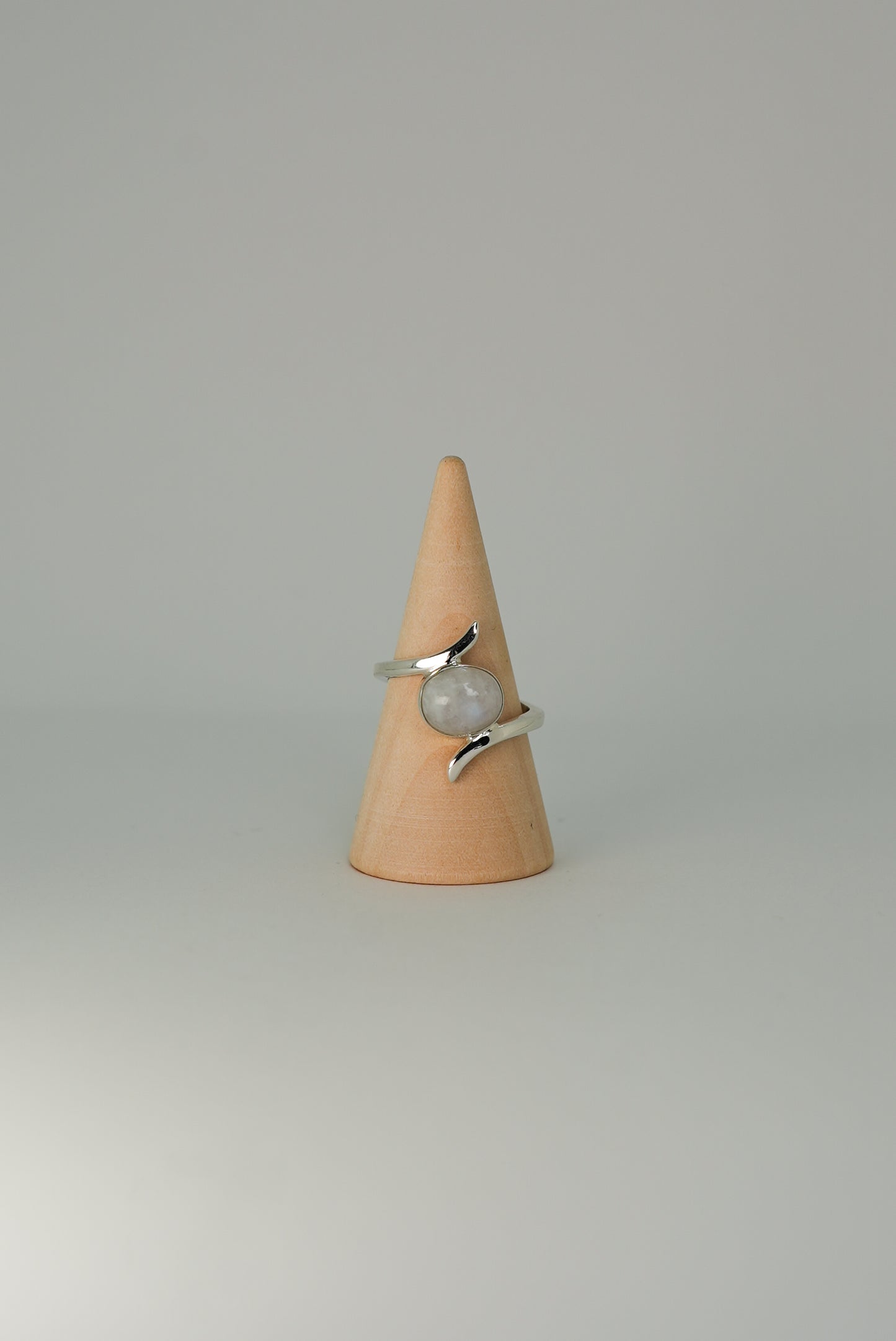 Bague Pierre de Lune Arc-en-Ciel en Argent 925 – Mystère & Harmonie