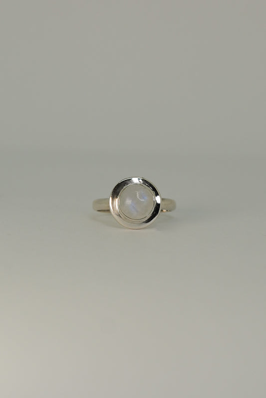 Bague Pierre de Lune Arc-en-Ciel en Argent 925 – Mystère & Intuition
