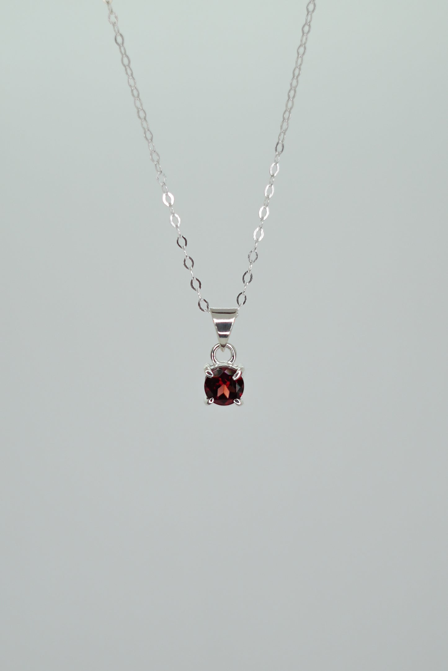 Collier Grenat en Argent 925 — Énergie & Vitalité