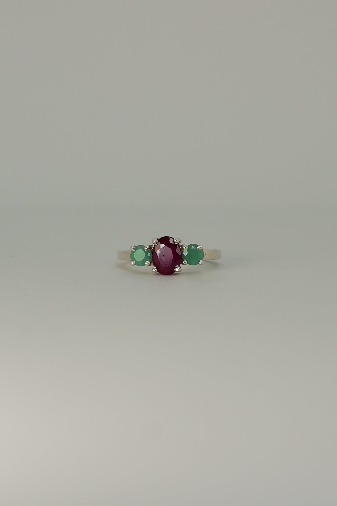 Bague Rubis & Émeraudes en Argent 925 — Passion & Harmonie