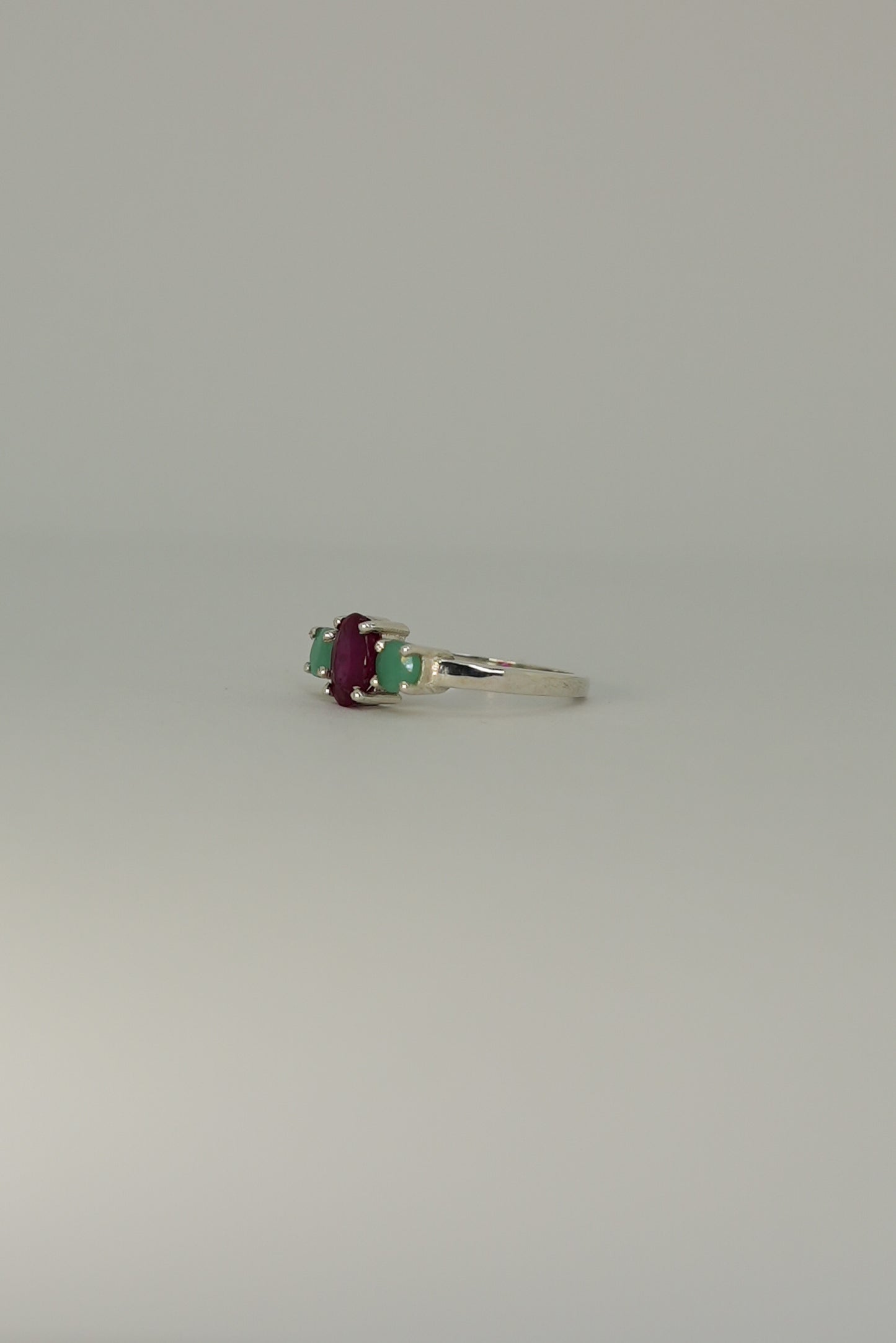 Bague Rubis & Émeraudes en Argent 925 — Passion & Harmonie