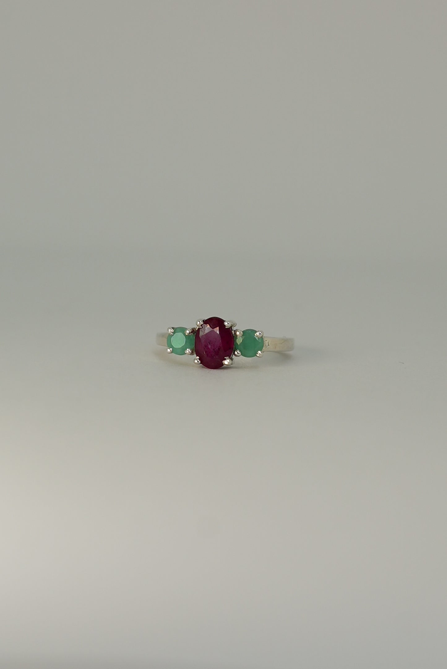 Bague Rubis & Émeraudes en Argent 925 — Passion & Harmonie