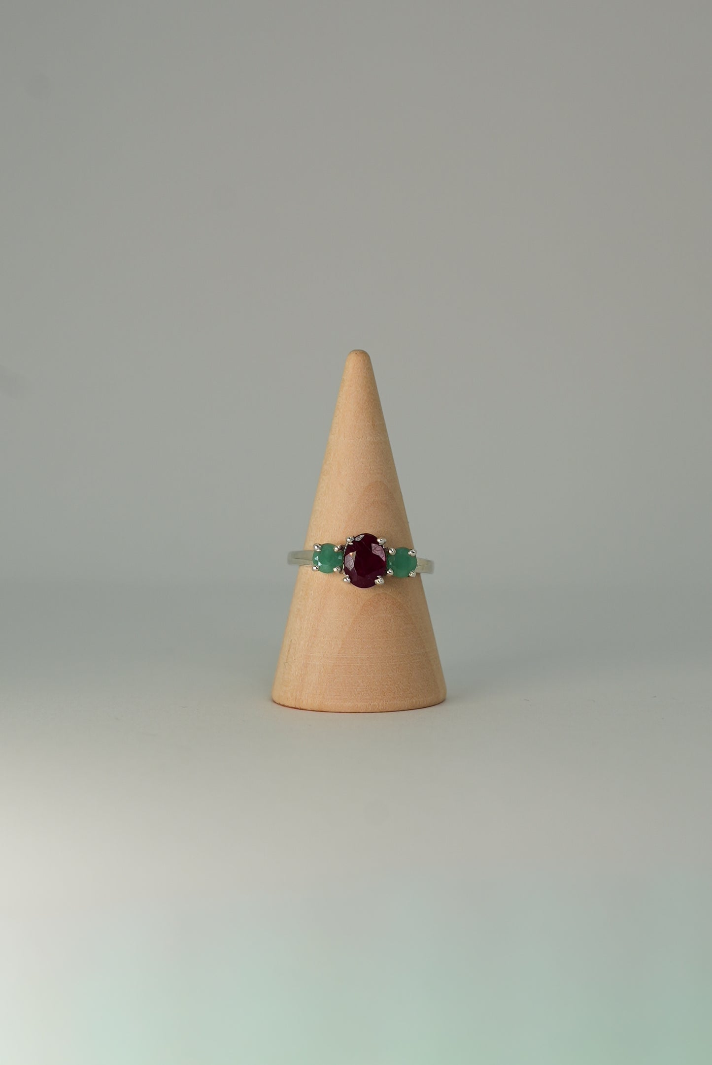 Bague Rubis & Émeraudes en Argent 925 — Passion & Harmonie