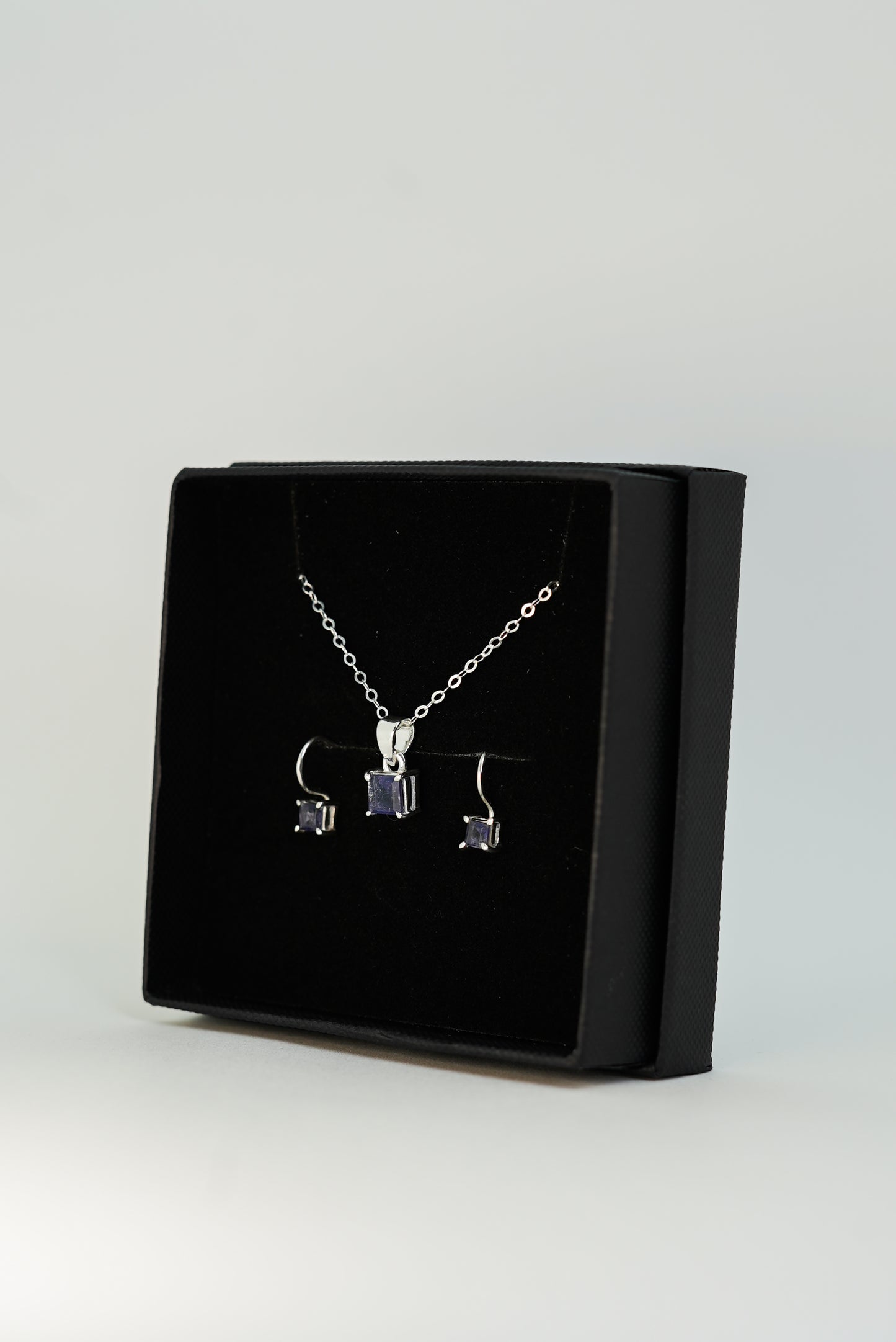 Parure en Iolite Naturelle Argent 925 – Élégance & Raffinement