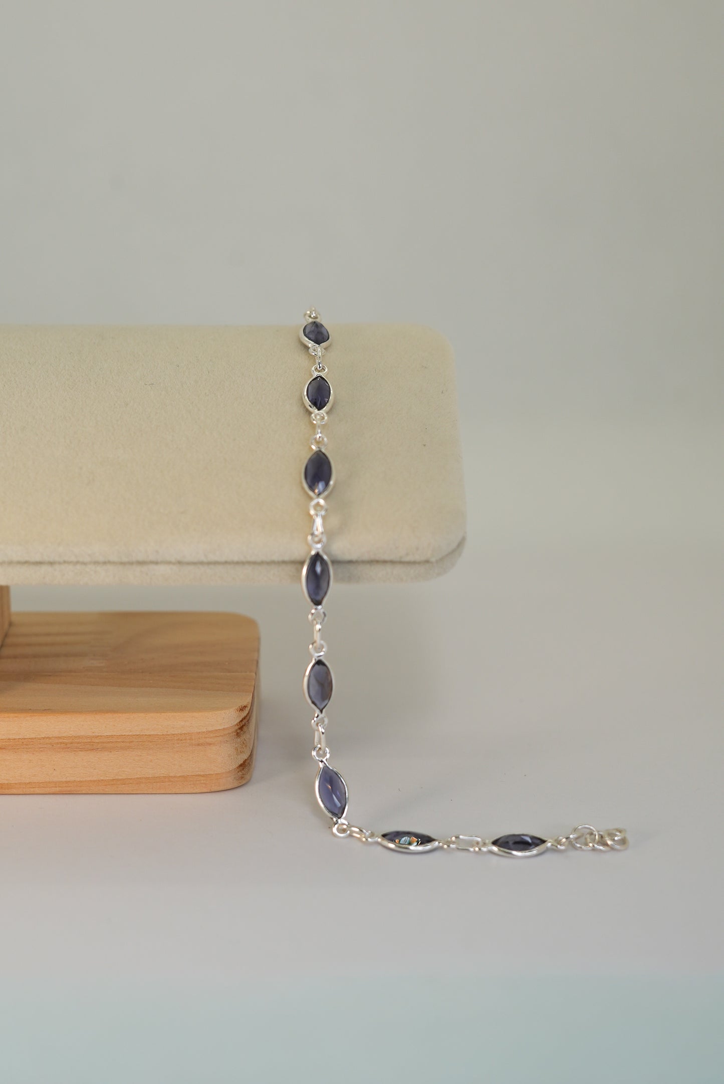 Bracelet en Iolite Naturelle en Argent 925 – Clarté & Élégance